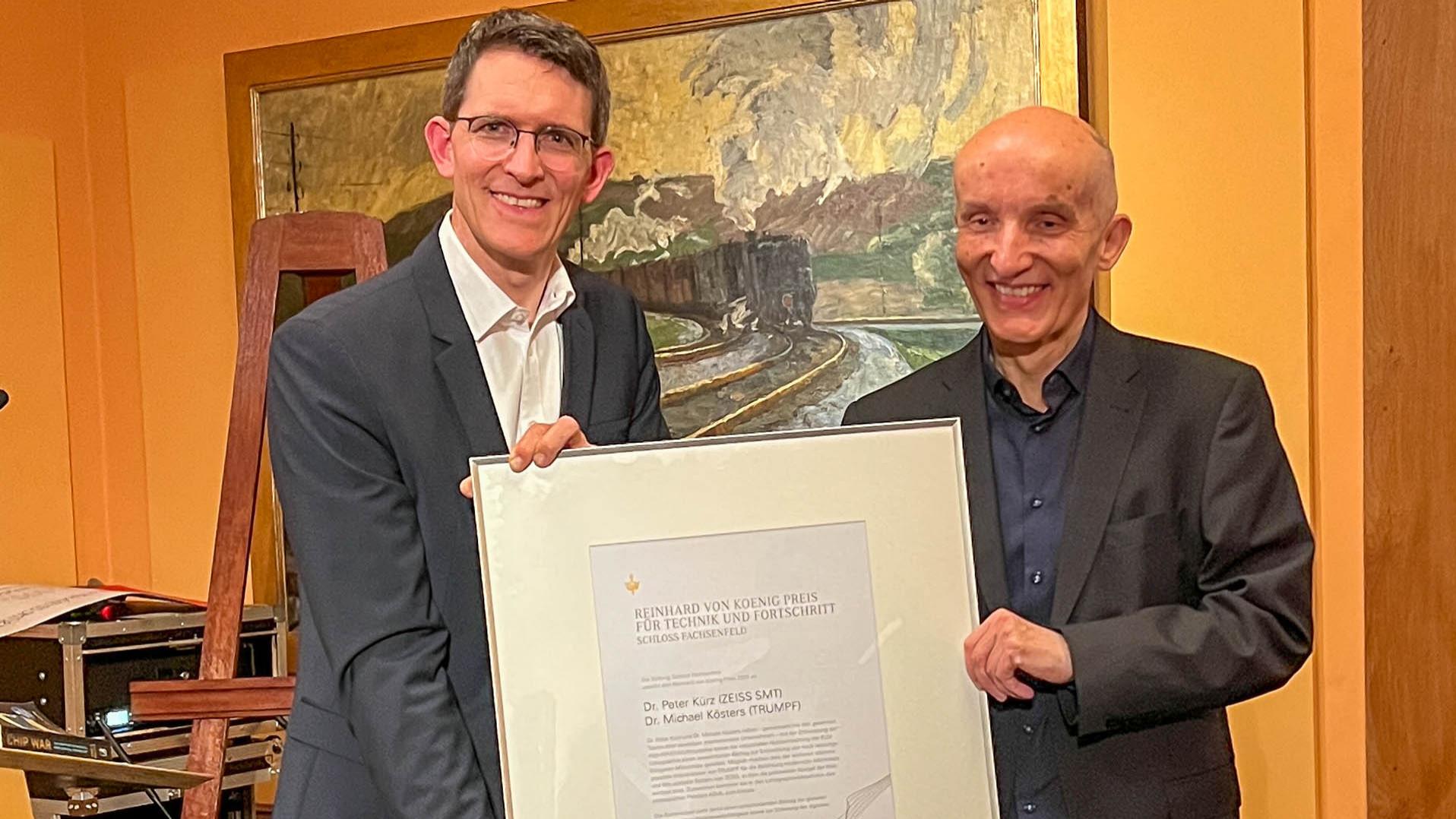 Dr. Peter Kürz (ZEISS) and Dr. Michael Kösters (TRUMPF) were awarded the Reinhard von Koenig Prize for Technology and Progress for their pioneering work in the development of High-NA EUV lithography.