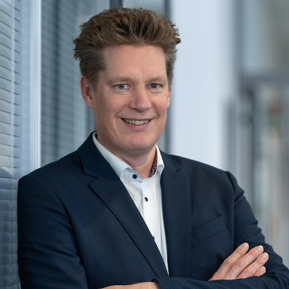 位於上科亨市的蔡司半導體光學元件製造總裁Christoph Hensche的照片