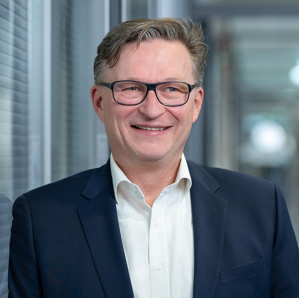 位於德國上科亨市的蔡司半導體製造科技總裁暨執行長Frank Rohmund博士的照片 