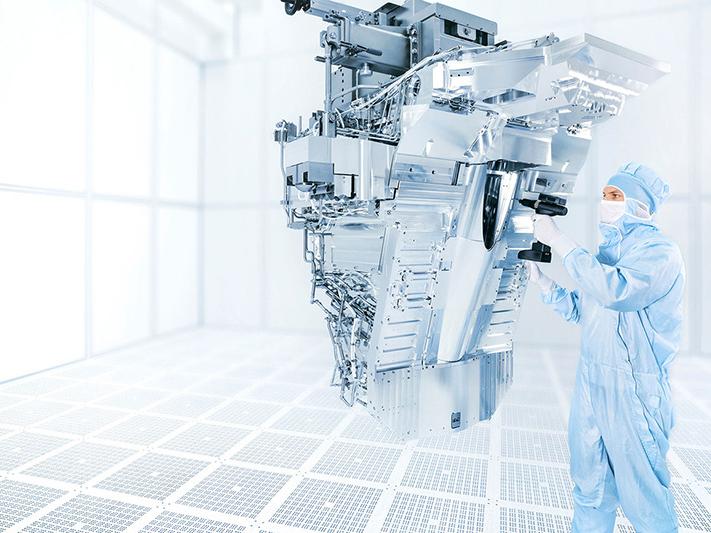 An employee from ZEISS SMT works on an EUV lithography in the clean room of ZEISS SMT.