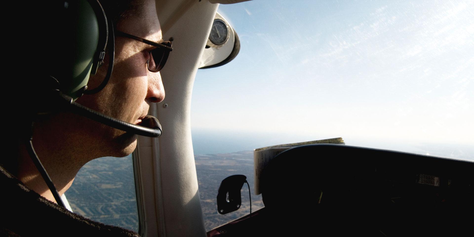 飛行員專用眼鏡——雲端上的完美視力